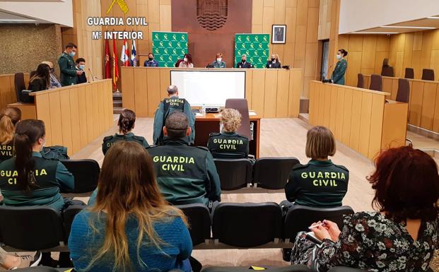 La Benemérita celebra en Villaquilambre la jornada 'Ámbito rural, mujeres y Guardia Civil, tres realidades con futuro'