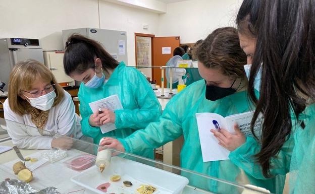 El Día Internacional de la Mujer y la Niña en la Ciencia ha llegado a cerca de 1.200 estudiantes en León