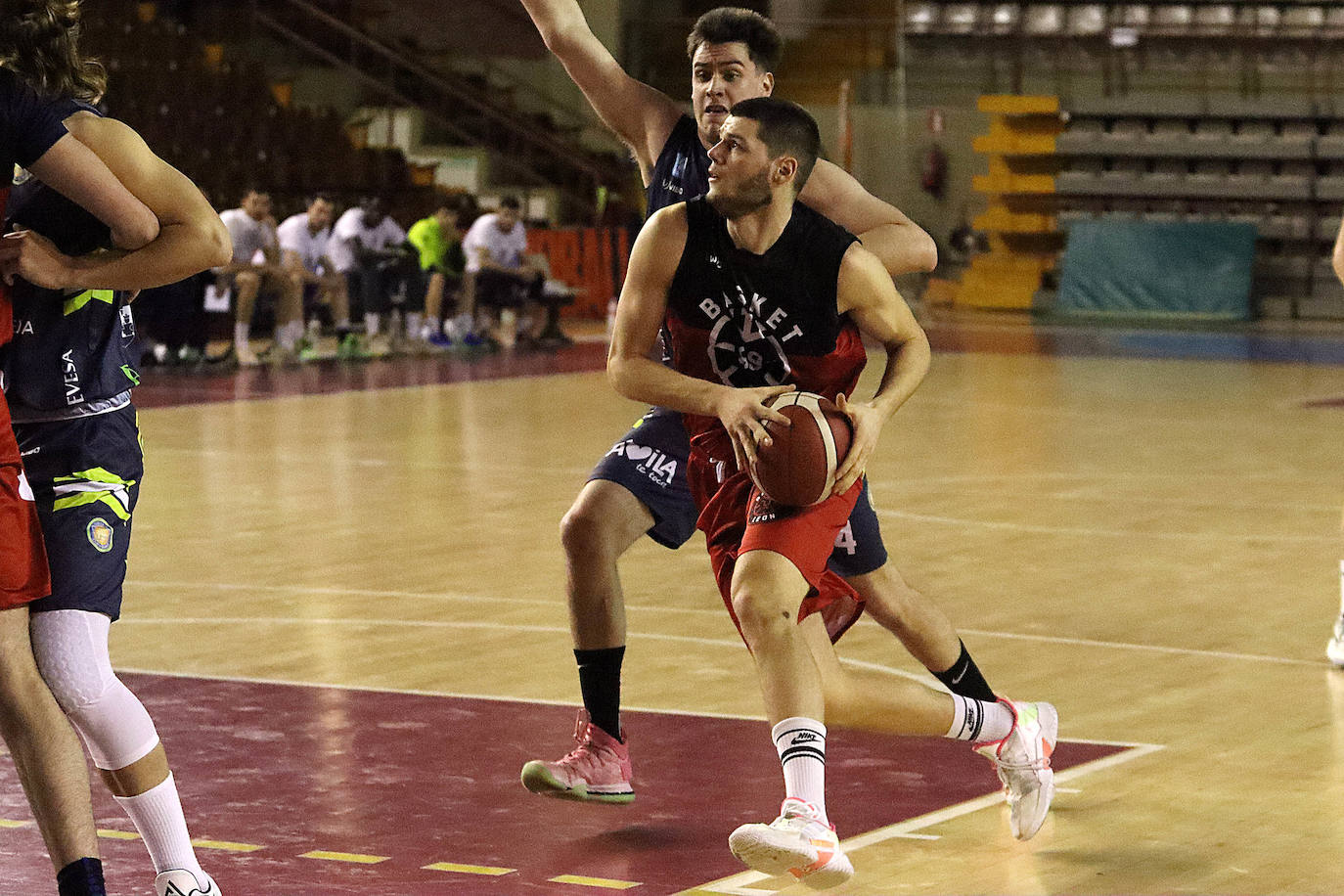 El Basket León busca su 'colchón' de victorias para mantenerse en puestos de playoff