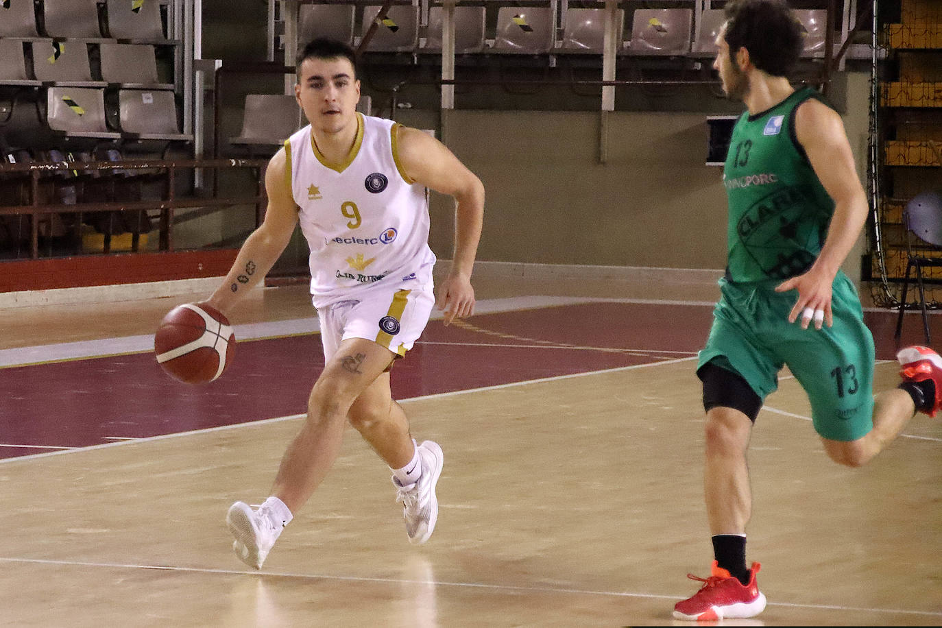 El Reino de León arrasa a al Claret