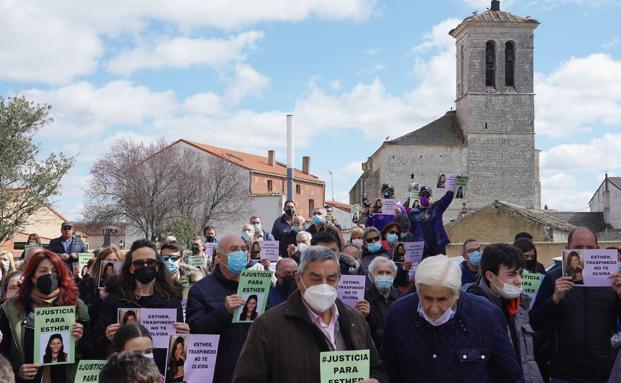 Un centenar de personas recuerda a Esther López en Traspinedo dos meses después del día de su desaparición