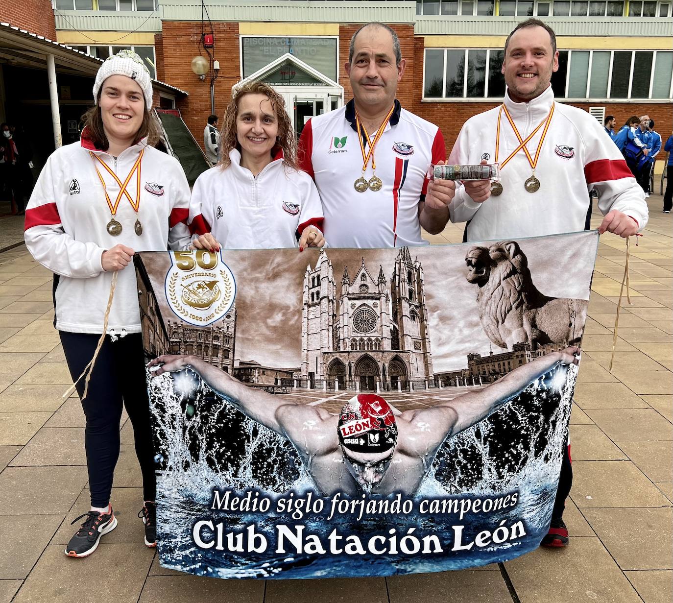 Seis medallas para el equipo máster del Club Natación León en Burgos