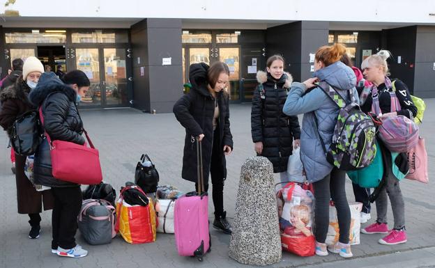 De camino a León: «Solo queremos vivir. Llevábamos semanas escuchando bombas»