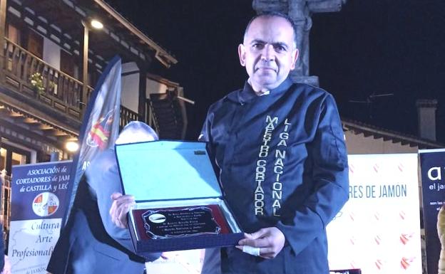 Agustín Risueño es reconocido como maestro cortador en la Liga Nacional de Cortadores de Jamón