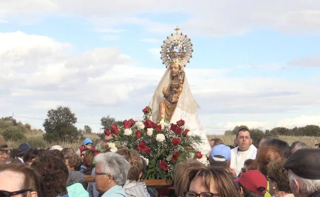 El campo se encomienda a la Virgen del Castro que saldrá el 7 de mayo en peregrinación