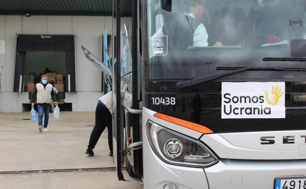 Tres autobuses llevarán 25.000 kilos de ayuda a Ucrania desde León y planean traer a 150 refugiados a España