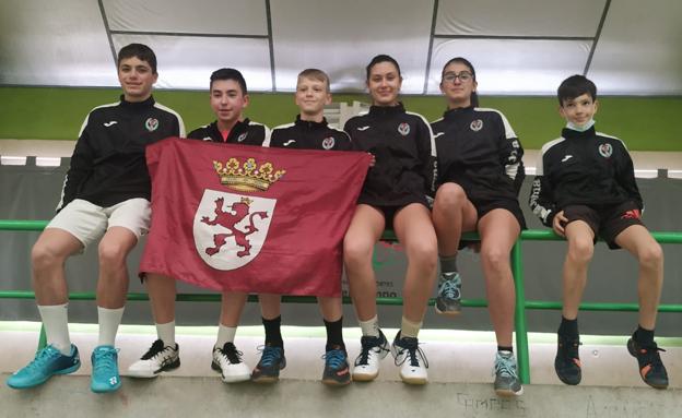 Seis medallas leonesas en los autonómicos de bádminton