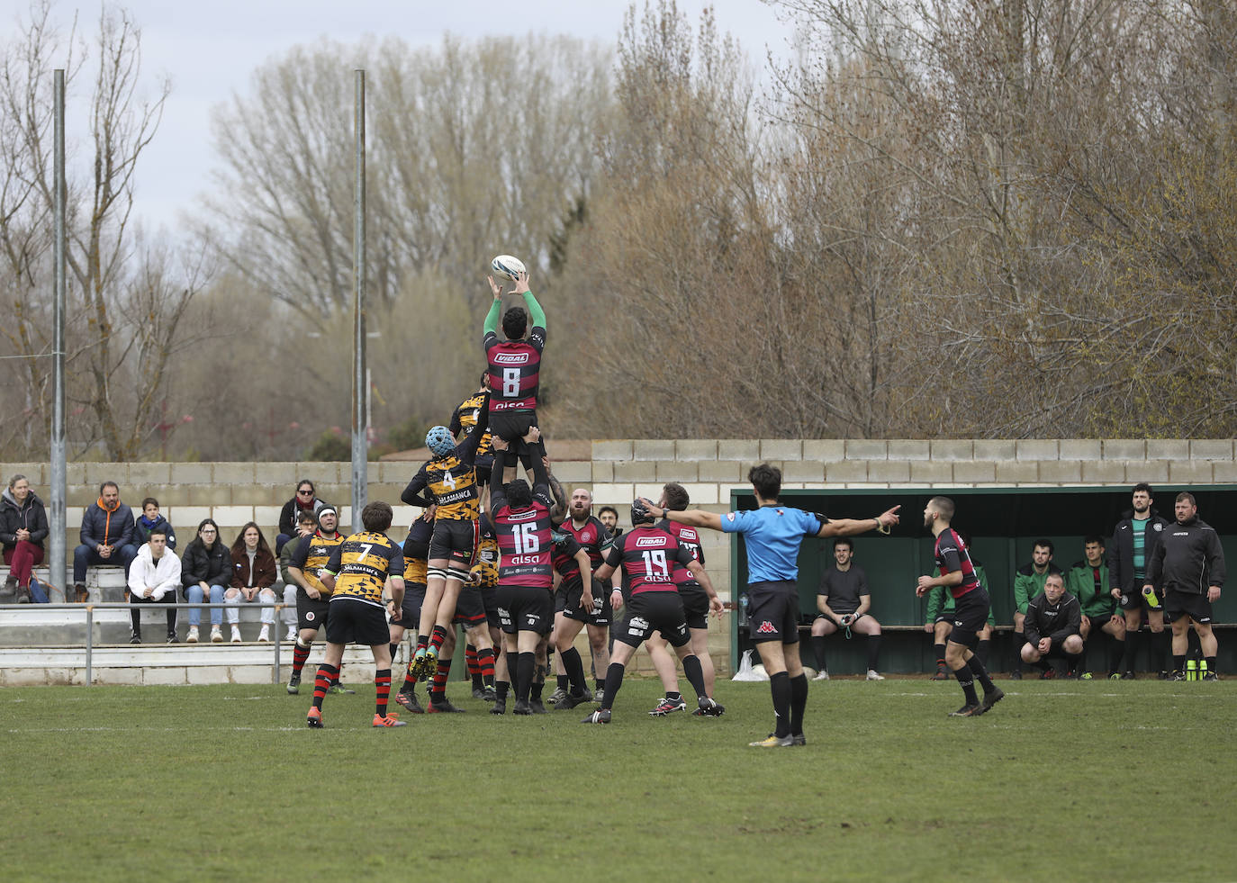 El León Rugby vence al Salamanca en su feudo y acaricia la Liga Asisa de Castilla y León