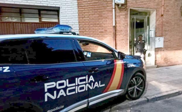 La rápida intervención de la Policía Nacional salva la vida de una joven de 22 años