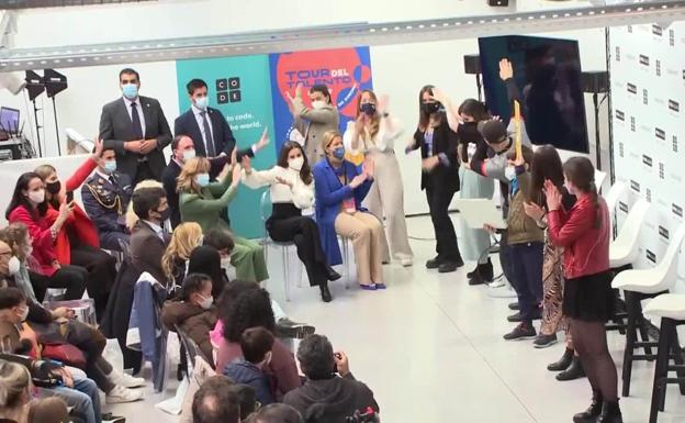 La Reina Letizia muestra su lado más espontáneo bailando al ritmo de una canción