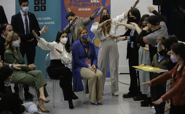 La reina Letizia participa en un curso para desmitificar la programación