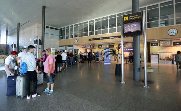 El Aeropuerto de León remonta el vuelo este verano con rutas a Canarias, Baleares y el Mediterráneo