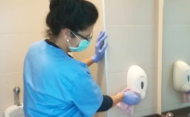 El Ayuntamiento pone fin al conflicto laboral con Limpieza y absorbe como fijas a 70 trabajadoras