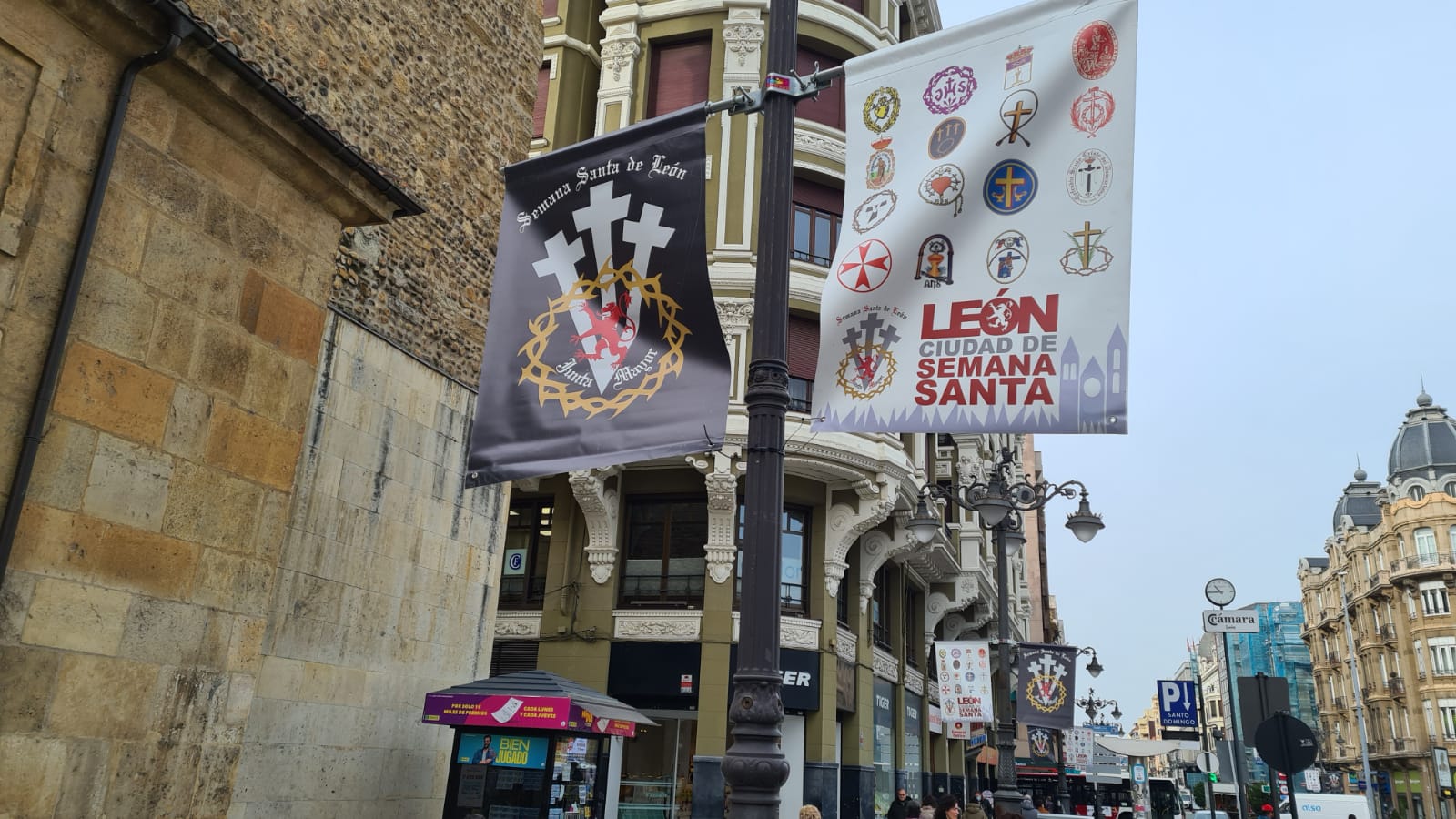 La ciudad se engalona para la pasión