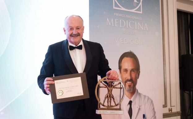 El doctor leonés De la Cruz Vigo del Hospital HM San Francisco recibe el Premio Nacional de Cirugía Barátrica