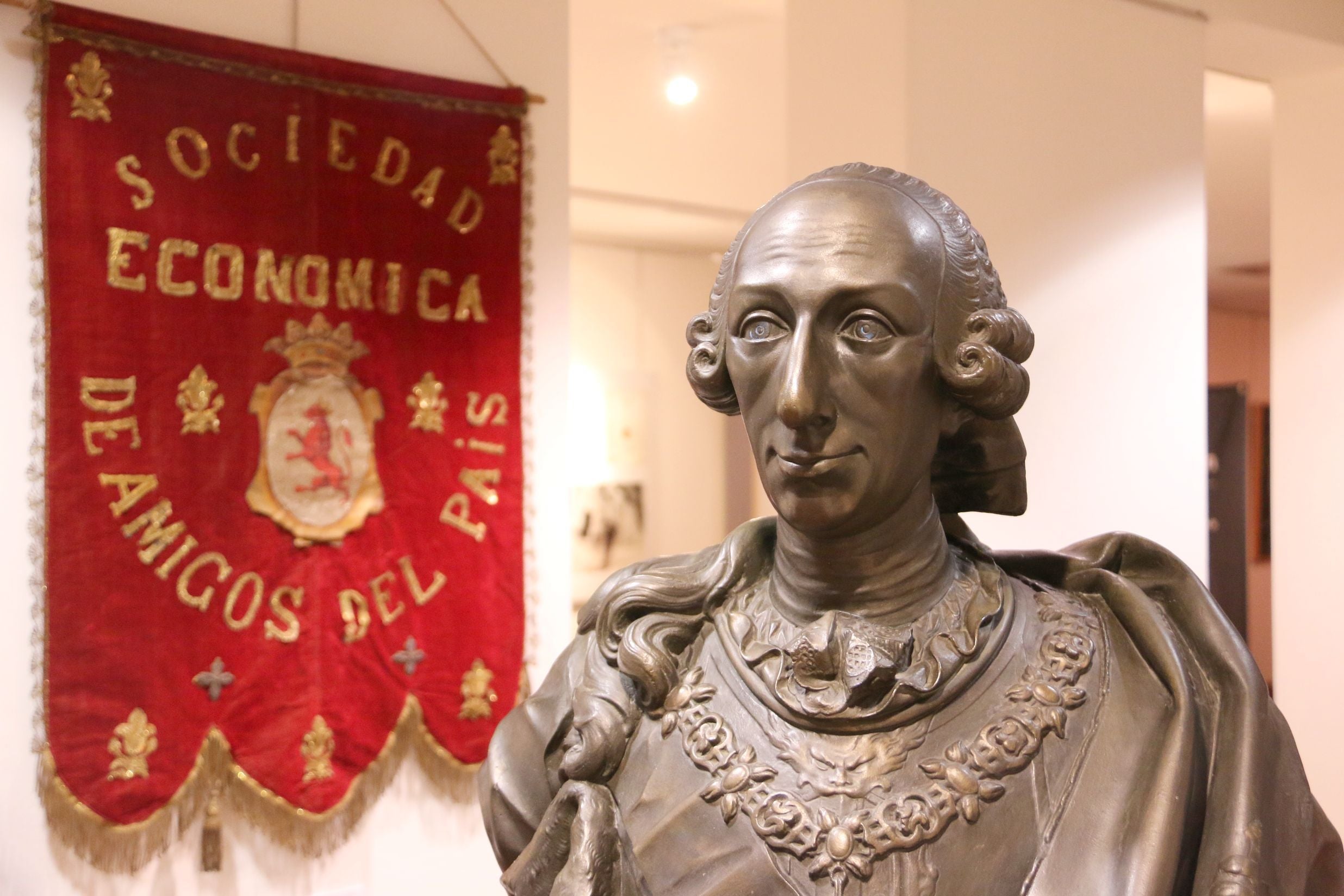 240 años de historia de la Real Sociedad Económica de Amigos del País a través de una exposición