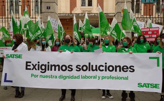 Enfermeras y fisioterapeutas de Castilla y León se sienten traicionados por gobiernos y partidos al rechazar mejorar la sanidad