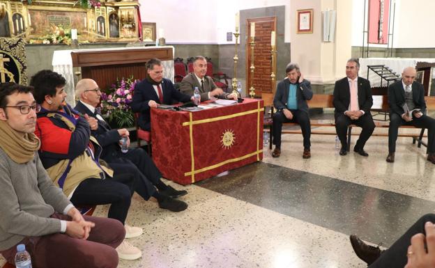 El Nazareno presenta «un paso invisible» con su revista que repasa su historia y futuro