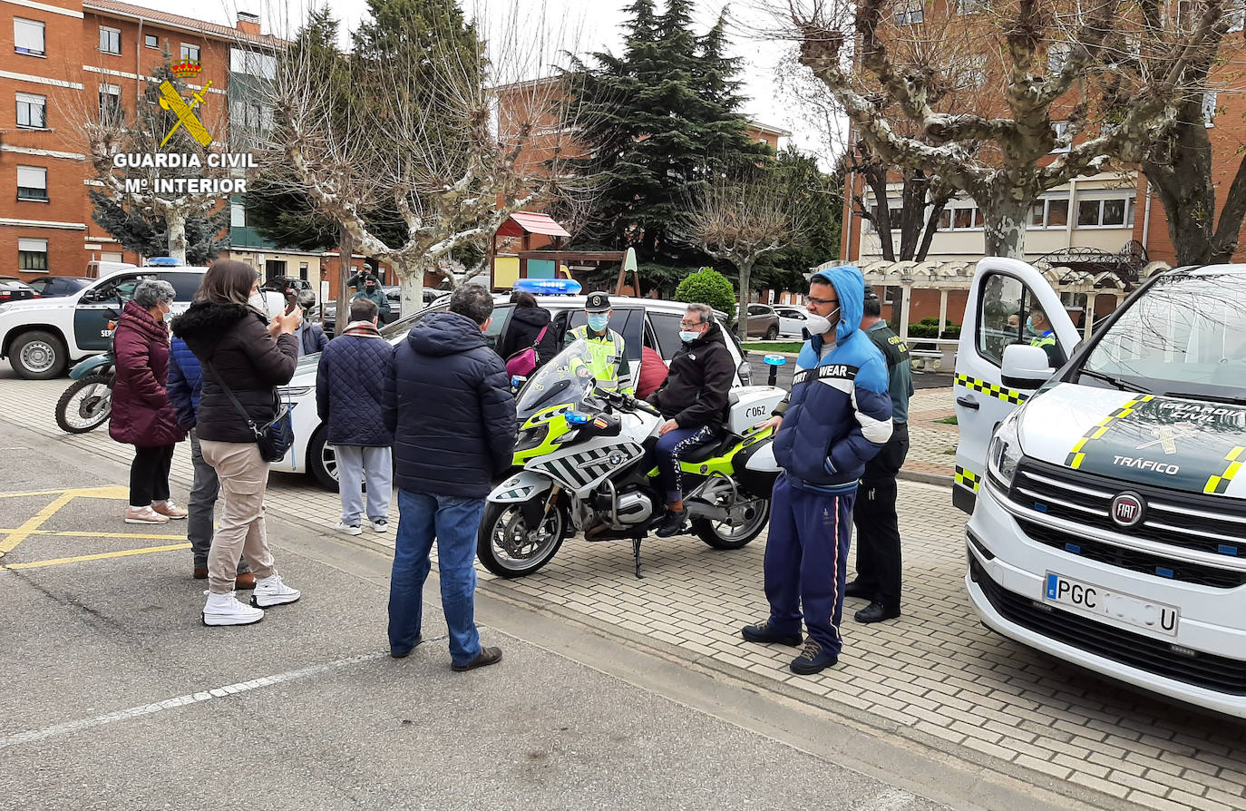 Asprona-León visita la comandancia de la Guardia Civil