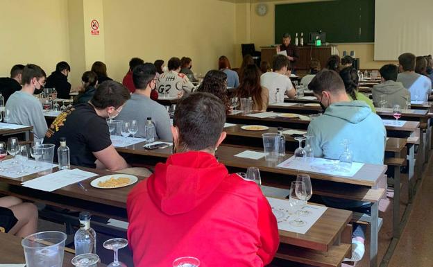 Estudiantes de Tecnología de los Alimentos participan en una cata de vinos de Toro