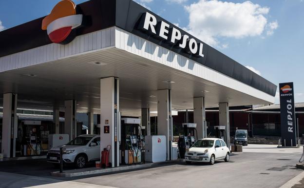 Algunas gasolineras de Repsol registran problemas informáticos ante el pico de demanda para repostar