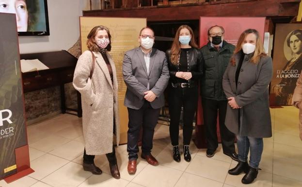 La Bañeza inaugura la exposición 'Mujer, nobleza y poder'