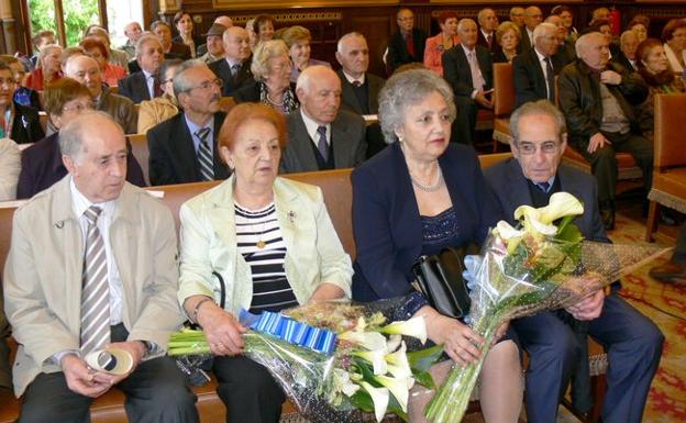 El Ayuntamiento de León celebra las Bodas de Oro, Diamante y Platino de las parejas leonesas