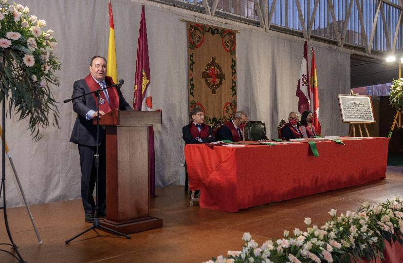 El colegio Leonés rinde honores a sus graduados