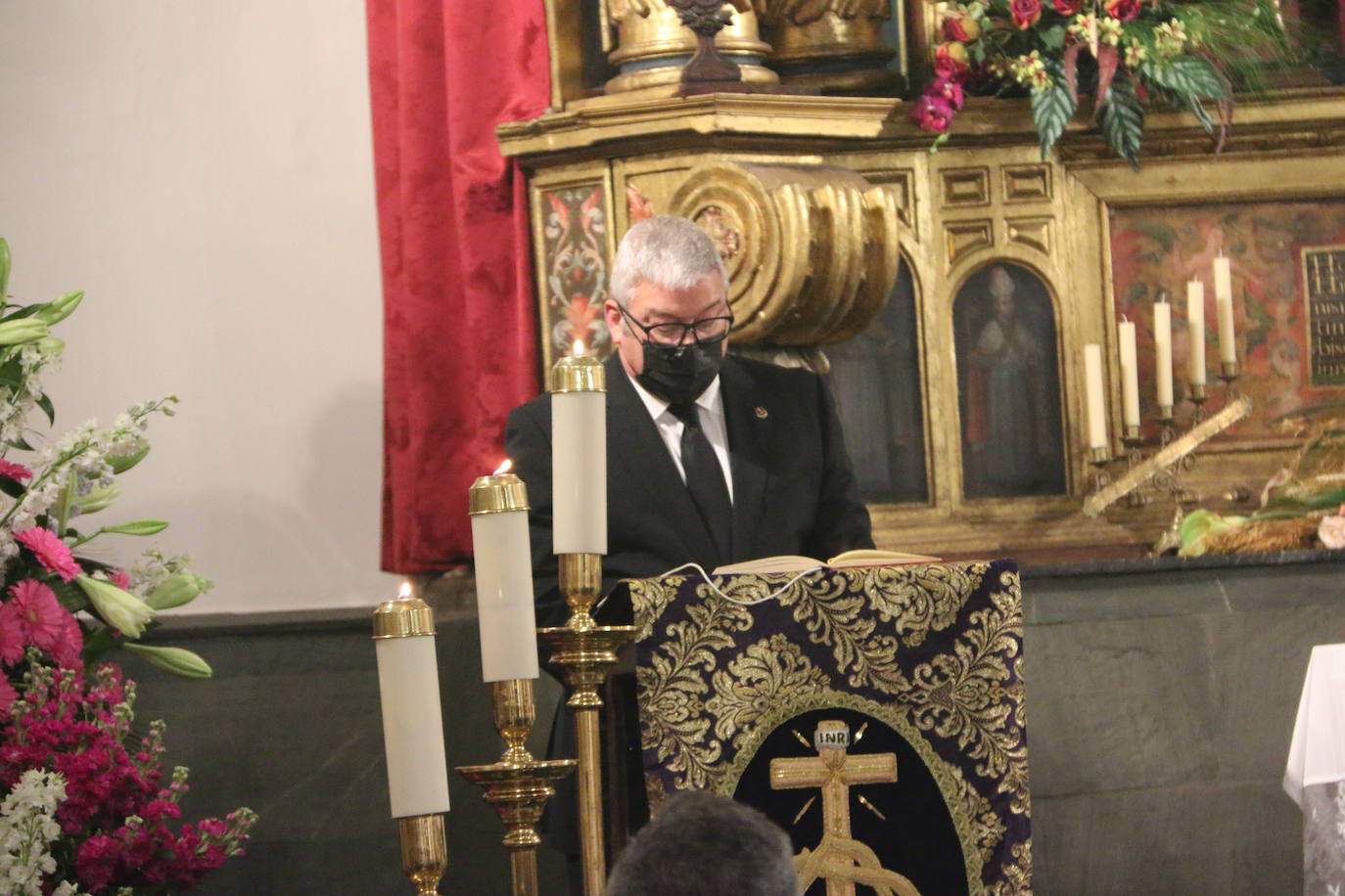 La Iglesia de Santa Nonia acoge el tradicional Besamanos de Nuestra Señora de la Soledad
