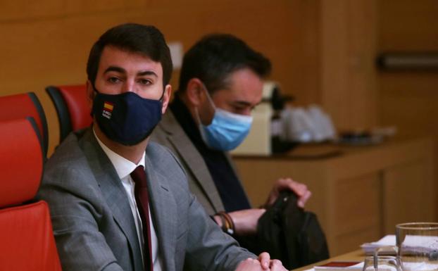 Sánchez pide a Feijóo que no apoye la ley de violencia intrafamiliar que han pactado PP y Vox en Castilla y León