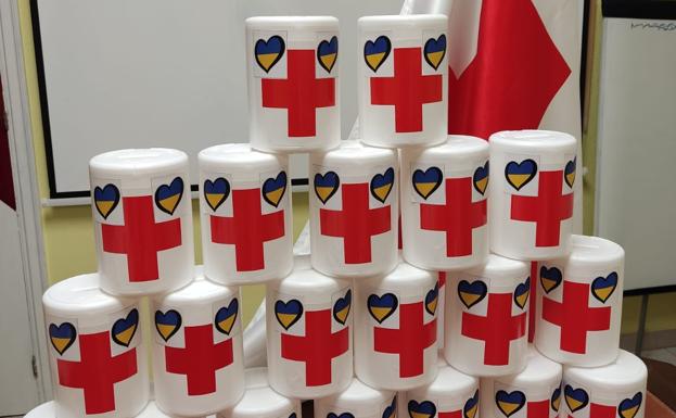 Los comercios de la Asociación El Reloj de Ponferrada colocan huchas solidarias por la crisis de Ucrania