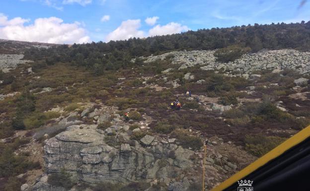 Auxilian a un montañero que resultó herido tras una caída en las Lagunas de Neila