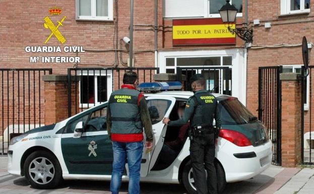 La Guardia Civil detiene a un hombre por el robo de herramientas de trabajo en el interior de tres furgonetas en Villaquilambre