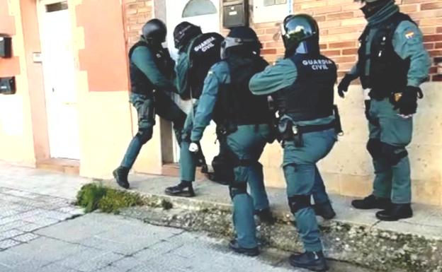 La Guardia Civil detiene a diez personas que se dedicaban al tráfico de drogas en León y Palencia