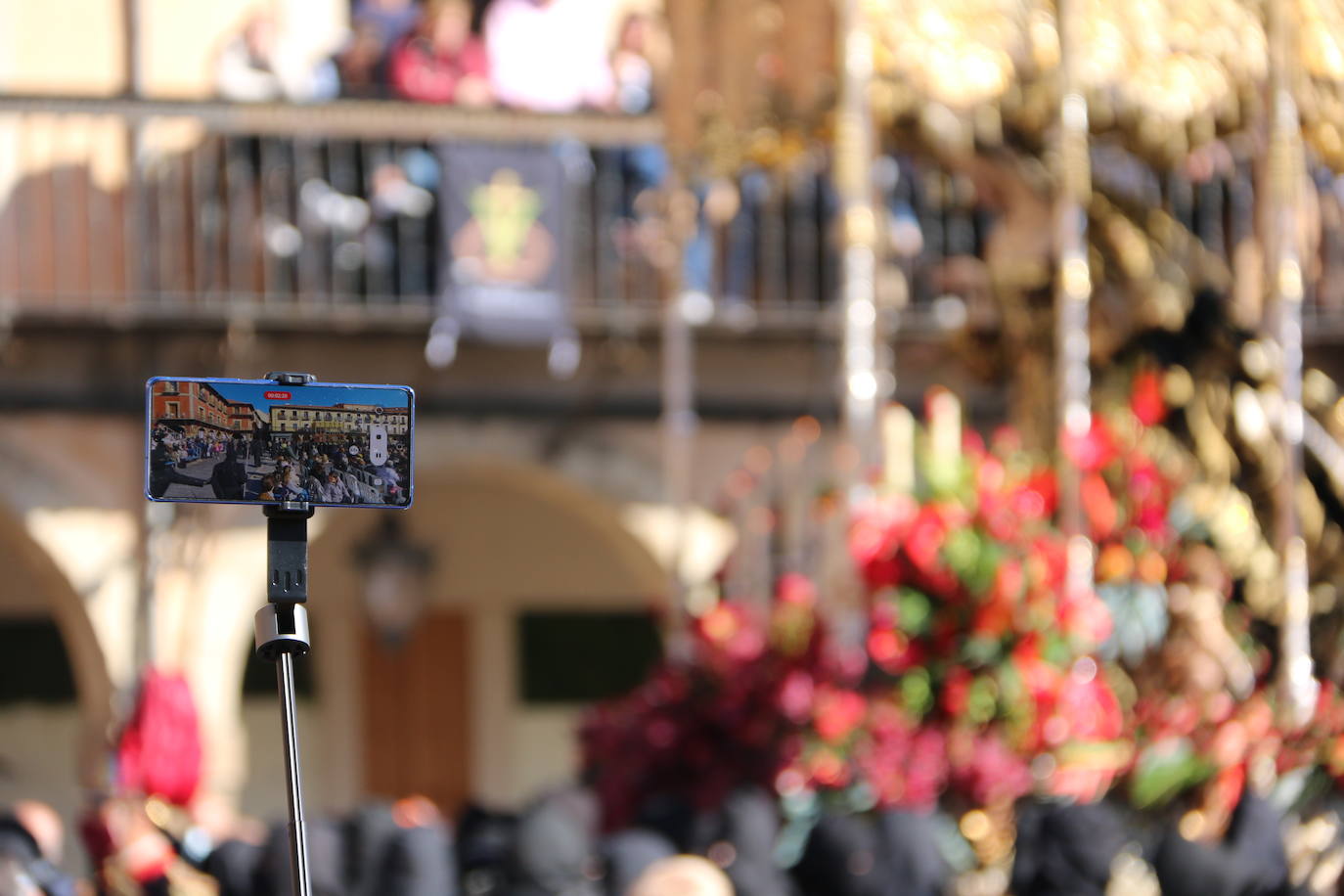 Miles de leoneses se citan en la Plaza Mayor para vivir El Encuentro