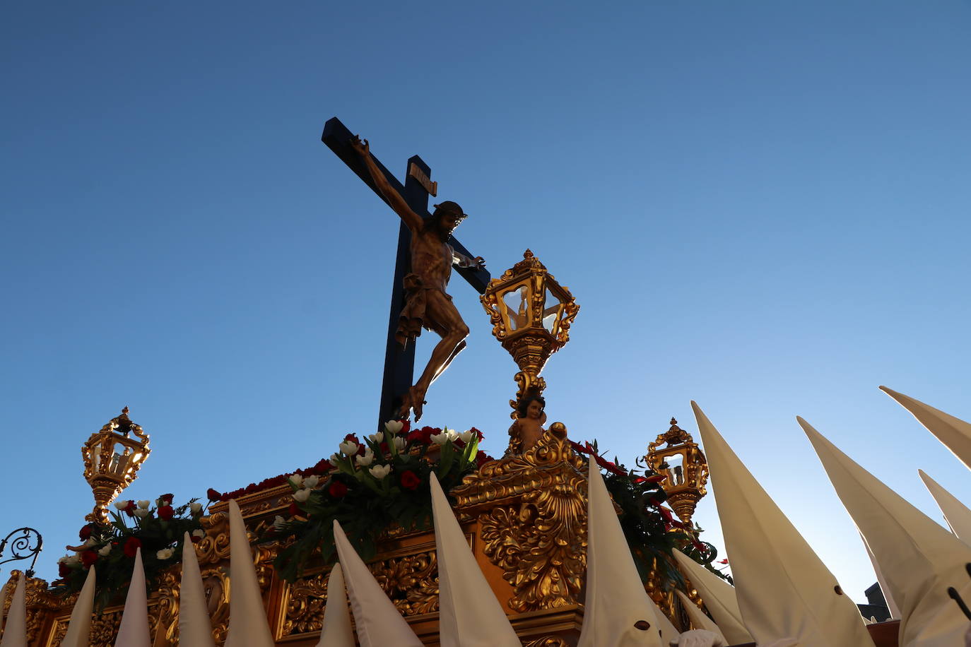 León se rinde a las Siete Palabras