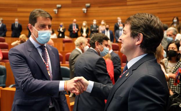 Mañueco encomienda a Familia las políticas de inmigración y a Suárez-Quiñones las de población y cambio climático