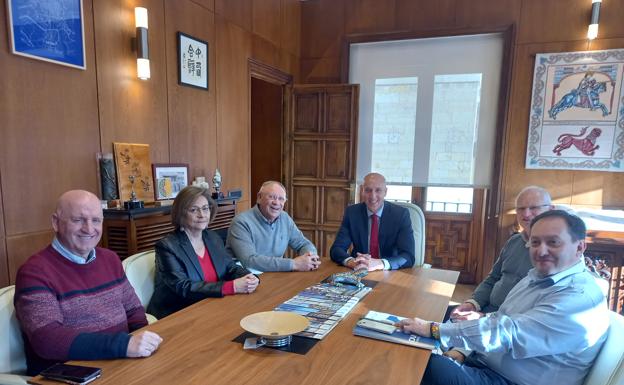 El alcalde de León recibe al comité organizador del XV Congreso Nacional de Comunidades de Regantes