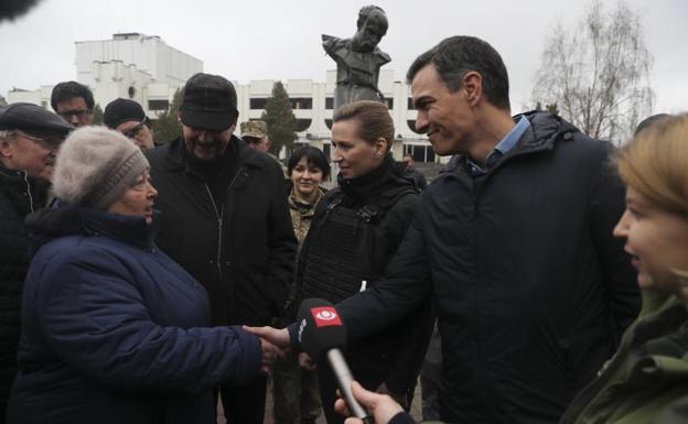 Sánchez, «conmovido» tras constatar en Borodianka «las atrocidades de la guerra de Putin»