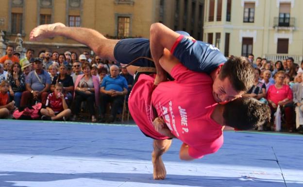 La Liga de Equipos de lucha leonesa arranca en Cistierna con la repetición de la última final