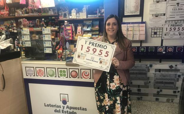 Una librería de Sahagún reparte cuatro décimos del primer premio de la Lotería Nacional