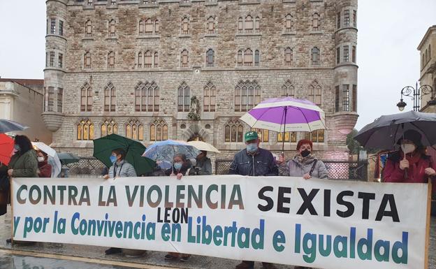 Los Lunes sin Sol se concentra el lunes en la plaza de Botines de León para condenar la violencia machista