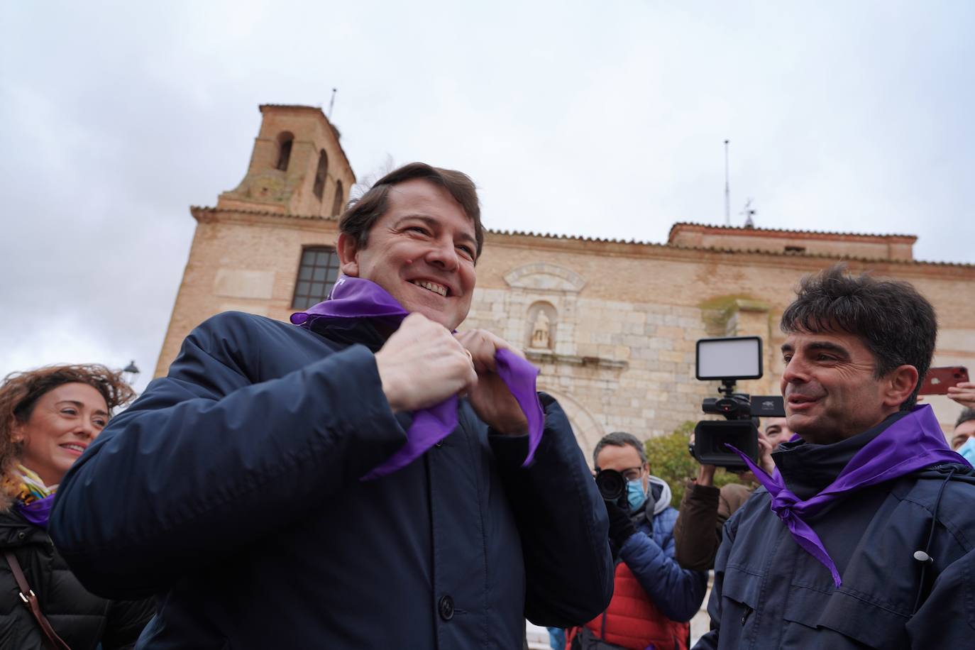 Mañueco invita a celebrar la fiesta en libertad y critica que el PSOE haya roto el consenso