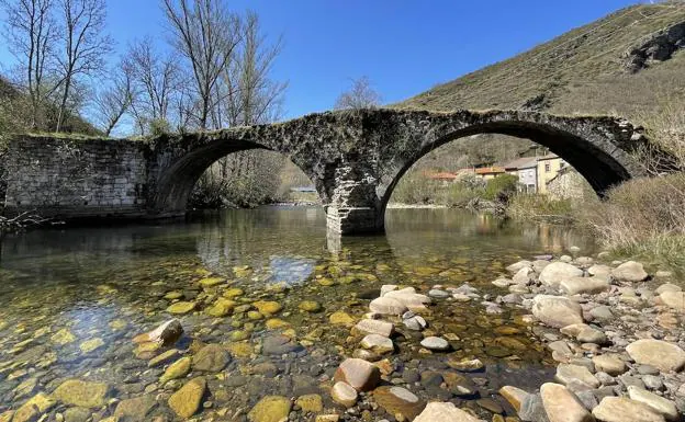 La Diputación rehabilitará el puente medieval de Serrilla, en plena Montaña Central, con cargo al Programa R