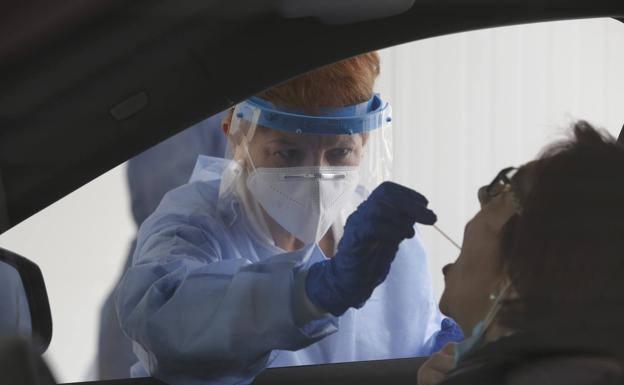 CSIF denuncia que un 60% de los sanitarios no reciben seguimiento médico tras sufrir Covid persistente