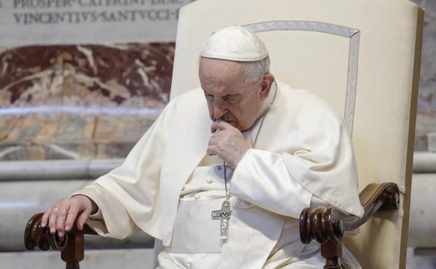 El Papa pide que se trate mejor a las suegras y a ellas que tengan «cuidado con su lengua»