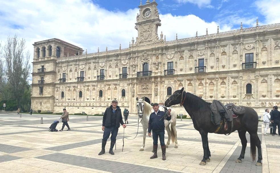 De León a Santiago a lomos de dos caballos