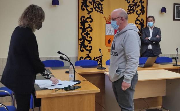 Relevo en el Ayuntamiento de La Robla: Manuel García asume la concejalía de Deportes y Medio Ambiente