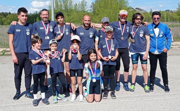 El Club de Patinaje Villaquilambre logra 16 medallas en el Campeonato de Castilla y León en circuito