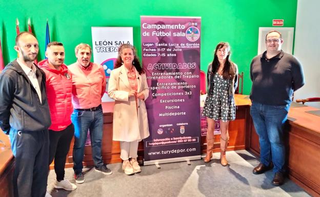 La Pola de Gordón acoge la presentación del I campus de fútbol sala Trepalio FS